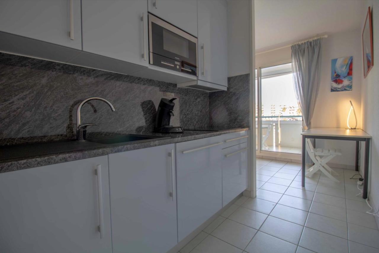 Apartment With Balcony And View On The Port Fréjus Extérieur photo
